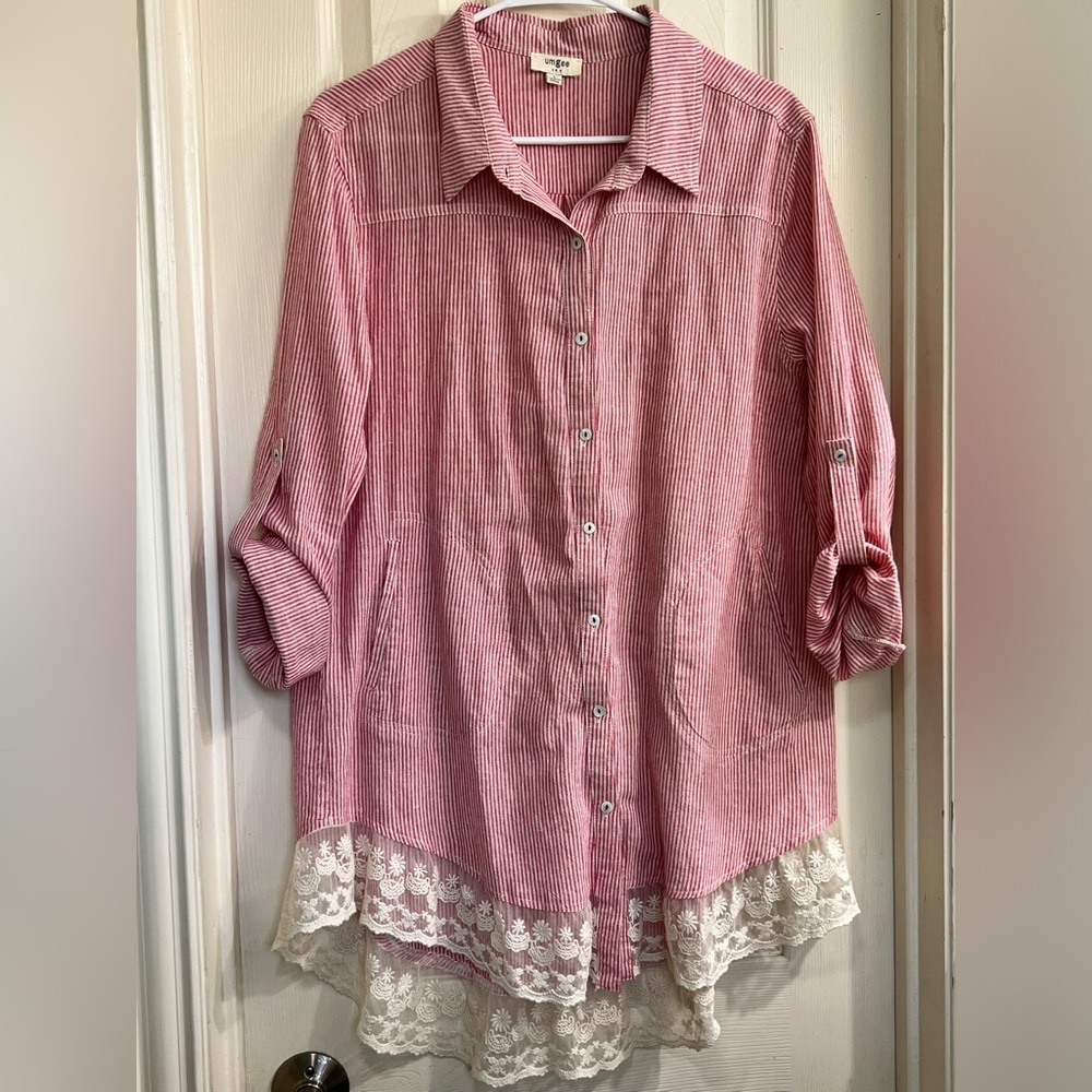 Umgee Blouse Women Large Red lace detail on bottom